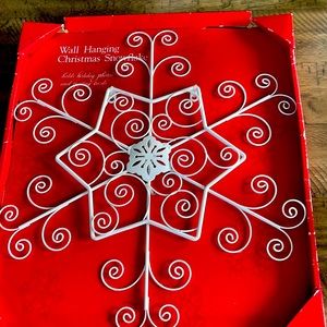 Christmas wall decor holds pictures & cards